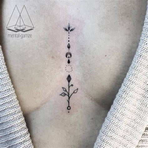 tatuajes en medio delos senos|tatus en medio de los senos